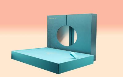 China Cajas de regalo de lujo de encargo abiertas de la diapositiva con la cubierta que es impresa, ODM del papel seda en venta