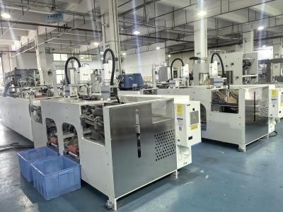 China Máquina automática para pegar mangos de papel, cuerda torcida, 168, 2 brazos robóticos, unión de alta velocidad para producción de bolsas de papel en venta