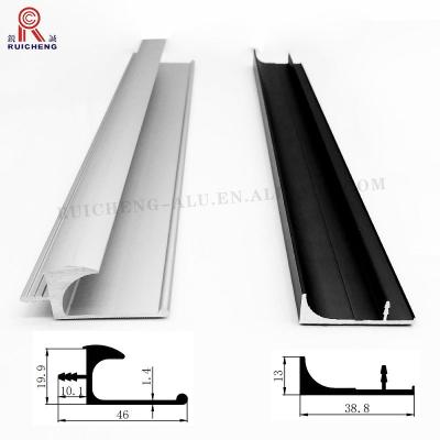 China Powder Coated G Profile Handles For Wardrobes 4.5mm Height AA6063 Material for sale