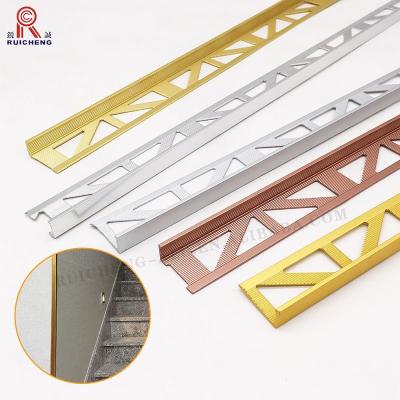 Cina La L modella l'angolo di alluminio delle mattonelle sistema l'altezza di 1.5mm con il foro di perforazione ovale in vendita