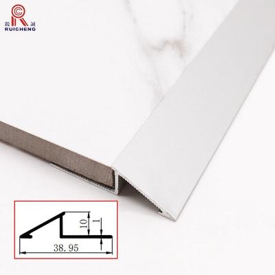 China Anodised Aluminum Tile Trim 2mm Thickness Triangle Alu 6463 Material for sale