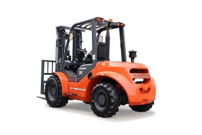 China 2 Ton Rough Terrain Forklift With Pneumatic Tire 3000-6000 LBS Capacity for sale