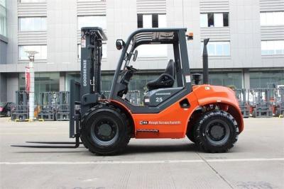 China Mechanical Rough Terrain Forklift 2.5 Ton 4 Wheel Drive Up To 48 Inches for sale