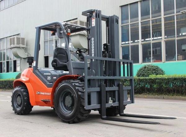 Quality Mechanical Rough Terrain Forklift 2.5 Ton 4 Wheel Drive Up To 48 Inches for sale