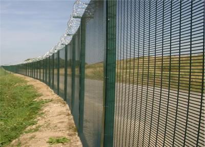 Chine haute sécurité de Mesh Fence Anti-Climbing Airport Fence du revêtement 358 de poudre à vendre