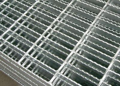 中国 HBGB 32x5mm頑丈な床のための鋼鉄によって電流を通される鋸歯状にされた棒格子 販売のため