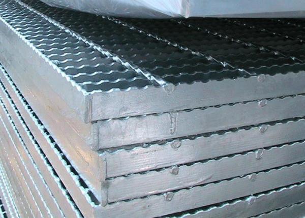 Quality Anti Slip Hot Dipped Galvanized Serrated Bar Steel Grating 8x8mm for sale