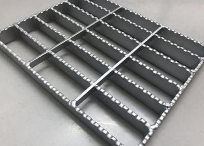 中国 HBGBは32 x 4.5mmのステンレス鋼の床金属の格子ISO14001を鋸歯状にした 販売のため