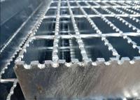 Quality 32×3 270g/M2 Zinc Coated Galvanized Serrated Bar Grating 8mm Cross for sale