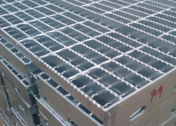 Quality 1/4''X1/8'' Heavy Duty Steel Galvanized Serrated Bar Grating Non Skid PVC Coated for sale