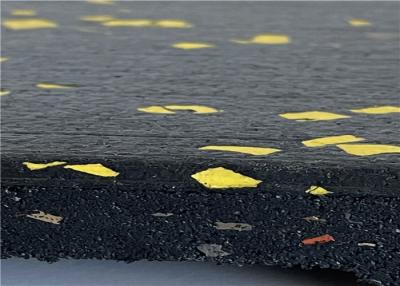 China 15m m prefabricaron la superficie recubierta de goma material de goma sintética de la pista de la pista corriente en venta