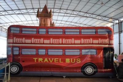 China Rotes breites aufblasbares Bus-Haus-springendes Schloss PVCs für die Kinderunterhaltung umweltfreundlich zu verkaufen