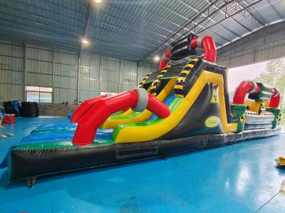 China 0.55mm Cursos de obstáculos inflables Zona de peligro Juegos temáticos al aire libre Jumping Castle Parque de juegos en venta