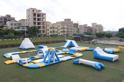 China O parque inflável exterior gigante da água personalizou jogos herméticos da água do GV do UL do CE do tamanho na venda à venda