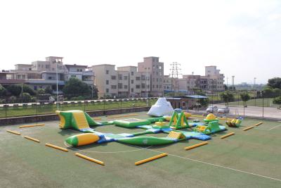 China Parque inflável adulto gigante do Aqua, jogos infláveis à prova de fogo do parque da água do PVC à venda