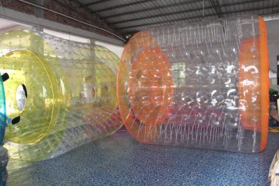China Klare PVC-aufblasbare Wasser-Spiele / transparentes aufblasbares Rollen-Rohr zu verkaufen