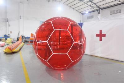 China Los juegos inflables impermeables del agua explotan el paseo flotante de salto del agua de la tierra humana del fútbol en venta