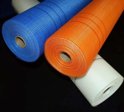 China fibra de vidro resistente Mesh Roll do alcaloide 153g de 4x4mm à venda