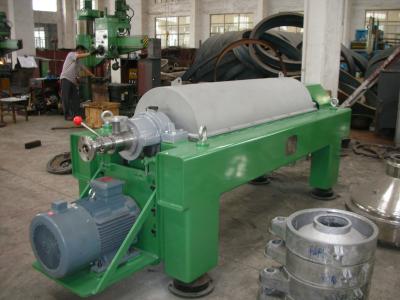 China Antifriction Horizontal Decanter Centrifuge Anticorrosion Stainless Helical Pusher for sale
