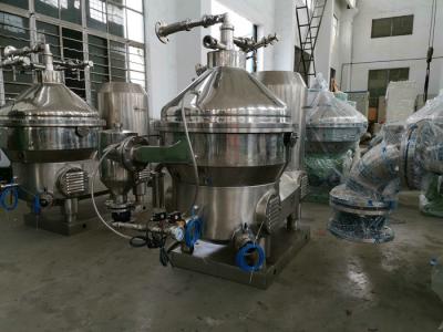 China Leche centrífuga y separador poner crema para la industria esclarecedora de la leche 3000 kilogramos en venta