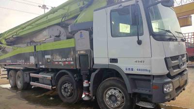 China Used Zoomlion 56 meter  White Concrete Pump Truck With Benz Chassis for sale