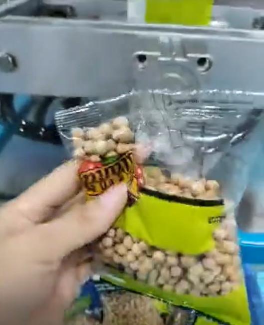 VFFS-520 Pillow Bagging Machine operational view demonstrating packaging process