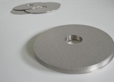 China 1um 2um 5um sinterizó la filtración da alta temperatura del gas del pequeño agujero del disco del filtro del metal en venta