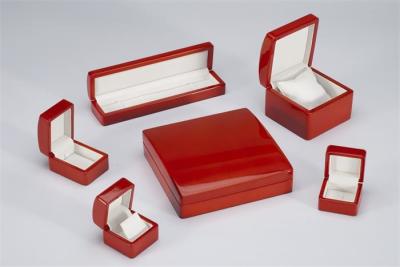 China Luxury Jewellery Packaging Boxes / Wooden Jewellery Presentation Boxes Lacquer Painted for sale