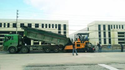 China Pavimentador de Asfalto de Construção 4.5m / 6m Pavimentador de Crawler GYA4500 Com Motor Cummins à venda