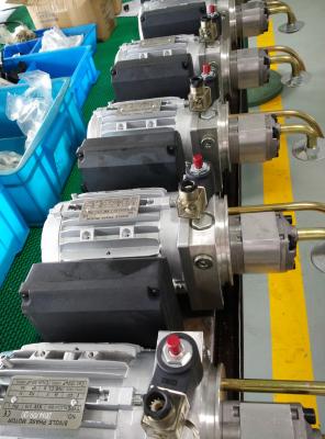Chine Pompe à engrenages hydraulique du moteur 2.5cc/R d'AC220V 0.75KW 1440rpm 50hz avec le réservoir en acier 6L à vendre