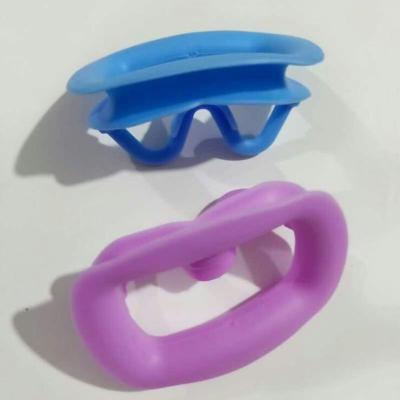 China Dientes que blanquean los retractores dentales de la mejilla del abrelatas de boca del silicón apto para el autoclave en venta