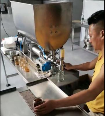 China 50ml Custom Head Piston 2KW Sauce Bottle Filling Machine for sale
