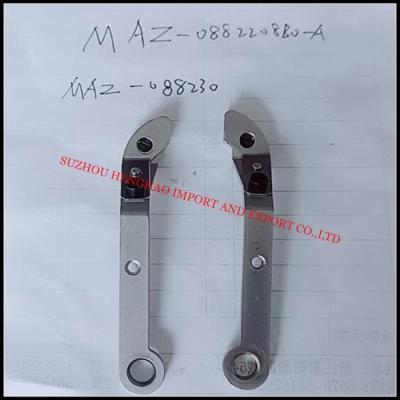 China INDUSTRIAL SEWING MACHINE PARTS FROM CHINA, NEEDLE HOLE GUIDE，MOVING KNIFE，BIG BUTTON PICK-UP FOOT HS CODE:84529099 à venda