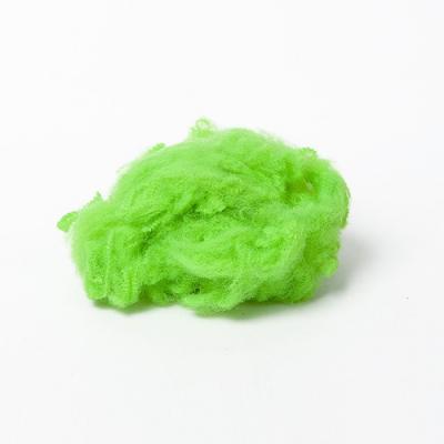 Chine Le dopant a teint la fibre discontinue de polyesters réutilisée par 12dtex verte pour le feutre non-tissé de tapis à vendre