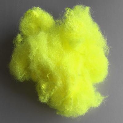 China verde brilhante da fibra de grampo de poliéster do triângulo de 9d X 64mm para o pano da bola de tênis à venda