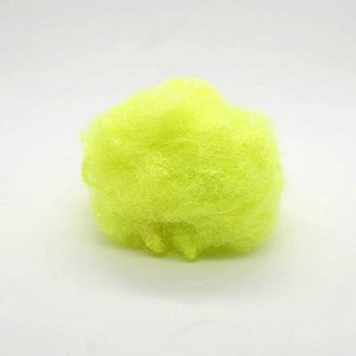 China verde brilhante da fibra de grampo de poliéster do triângulo de 9d X 64mm para o pano da bola de tênis à venda