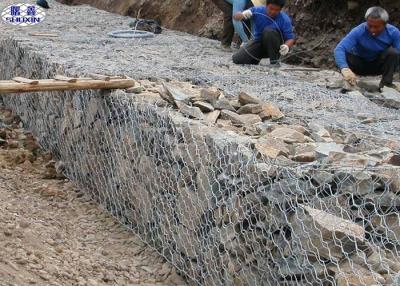 China 60*80 Gabion Wall Cages / Wire Cage Stone Retaining Walls Hexagonal Style for sale