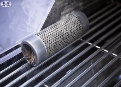 Chine Diamètre de fil adapté aux besoins du client par fumeur perforé rond de tube de granule pour le BBQ à vendre