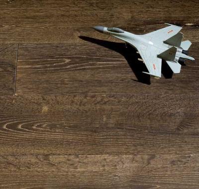 Chine Choisissez le plancher en bois machiné classique de chêne blanc de bande avec la surface chaulée fumée à vendre