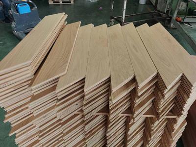 China Quality Natural Vanished Chevron Oak Engineered Flooring 780x125x15MM, AB grade, Brushed, UV lacquer en venta