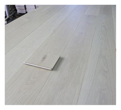 Chine Popular Color European Oak Engineered Wood Flooring 14mm Thickness Brushed Invisible lac To Italy, Select Grade à vendre