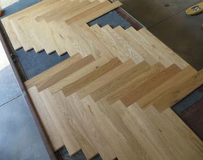 China Natural Oak Herringbone Engineered Parquet Flooring, 600 X 70 X 10MM for sale