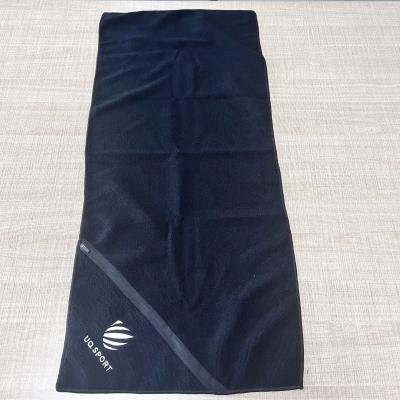 Chine high quality microfiber gym hand towel with pocket sport towel custom embroidered gym towel à vendre