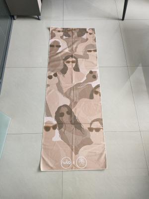 China Fashionable  luxury big tesalate beach towel microfiber sand free beach towel for sale