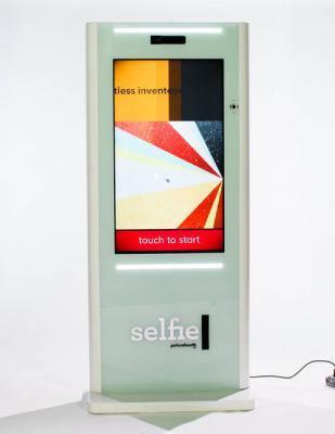 Chine Cabine infrarouge de photo de caméra de kiosque de l'information d'écran tactile de 43 pouces avec Kinect à vendre