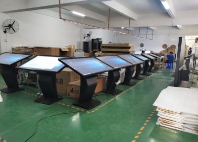 Κίνα στάση πατωμάτων φορέων αγγελιών περίπτερων οθόνης αφής οργάνων ελέγχου AC100V 65 ίντσας LCD προς πώληση