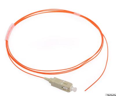 Chine Tampon 900um à plusieurs modes de fonctionnement optique de tresse de fibre de Sc de télécommunication facile à utiliser à vendre