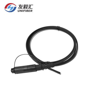 Chine La gaine plate de PE du câble d'interface de FTTH 12/24F G657A2 extérieure imperméabilisent à vendre