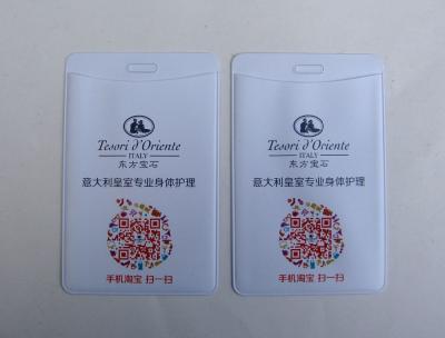 China Poseedor de una tarjeta de identificación retractable lindo del empleado de Fashional con el logotipo modificado para requisitos particulares, color de Pantone en venta