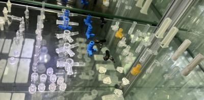 China Desenvolvimento personalizado de produtos de plástico peças pequenas tampas embalagem moldes de injecção de plástico moldagem à venda